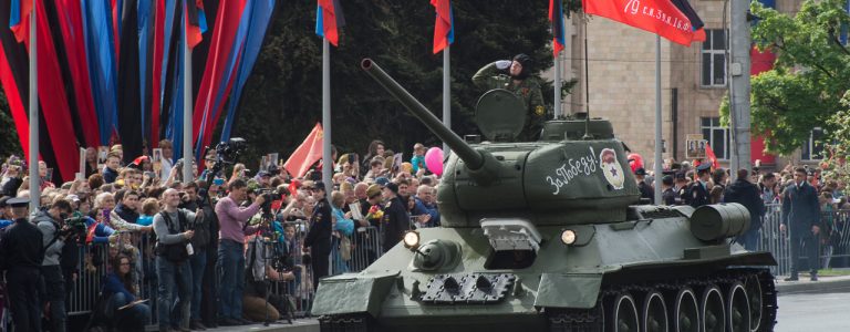 В Донецке прошел Парад Победы В Донецке прошел Парад Победы