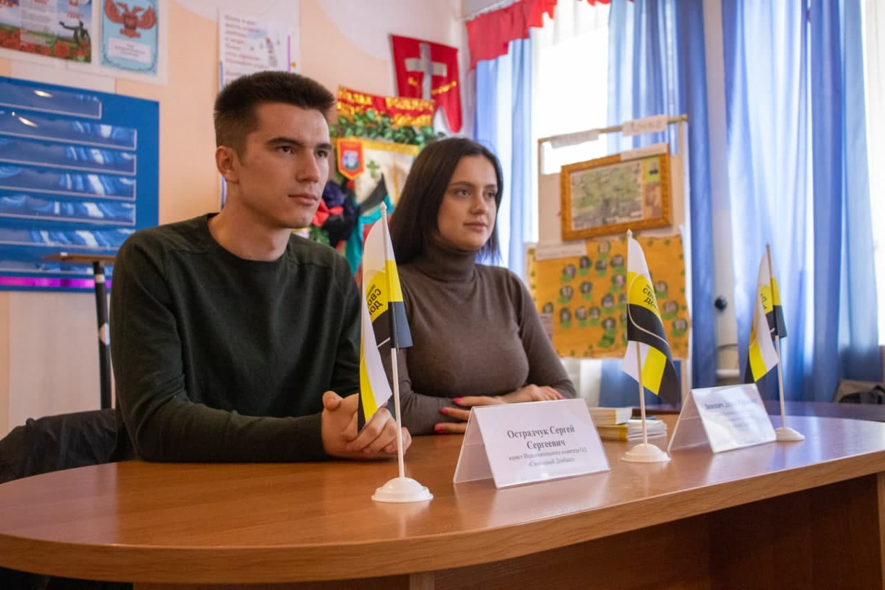 В Докучаевске юристы провели встречу с местными жителями