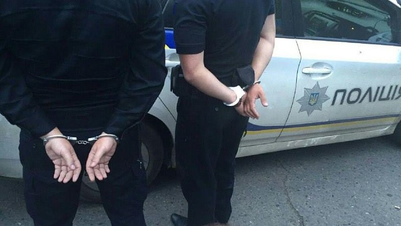 Офицер-наркоман покусал полицейского, приехавшего на вызов