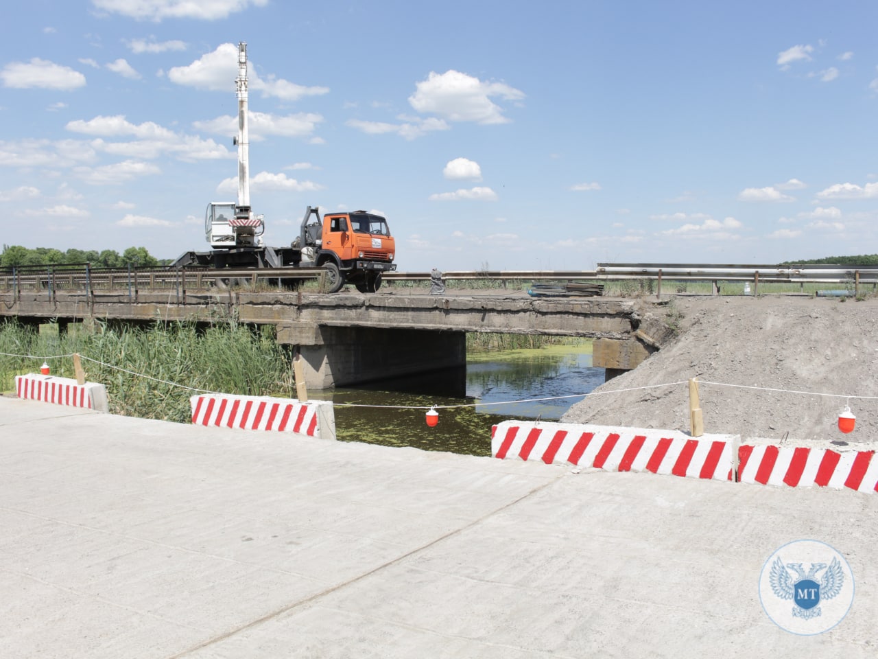 Запущено движение по объездной дороге «Енакиево – Харцызск» через реку  Крынка, | Правда ДНР