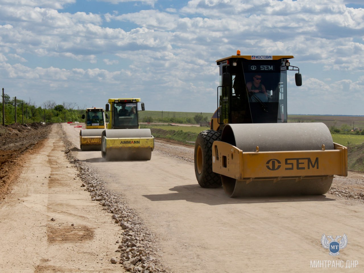 Более 30 км автомобильной дороги на участке от Докучаевска до Старобешево восстановят в этом году